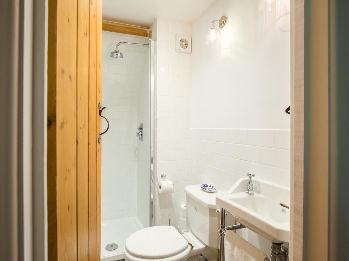 Lily Cottage Great Tew Bagian luar foto
